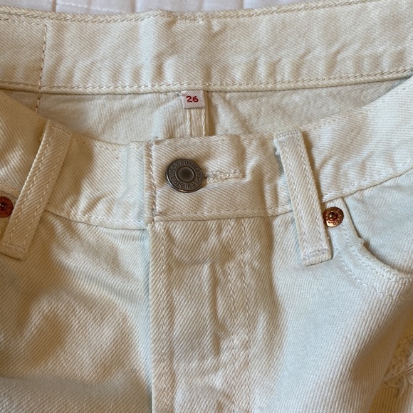 Levi’s cutoff white denim shorts. Size 26 - Picture 5 of 5